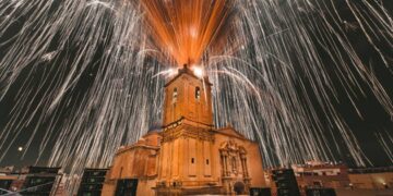Elche se prepara para una Nit de l’Albà récord: 2,8 toneladas de pólvora illuminarán el cielo ilicitano