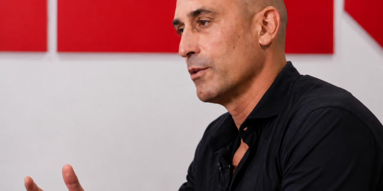 Rubiales señala a Pedro Sánchez por la pérdida de peso de España en el Mundial 2030: «Perdimos la inauguración y puso en riesgo la final» 1 Rubiales senala a Pedro Sanchez 1