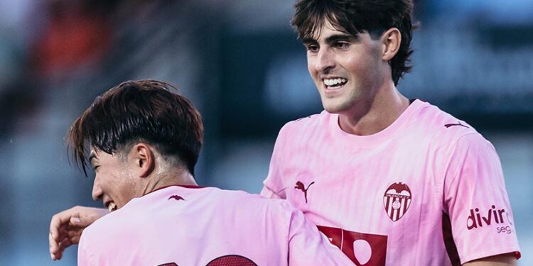 Javi Guerra pide confianza en el Valencia CF antes del inicio de LALIGA: «Tenemos que ir todos a una» 1 VCF 14082026