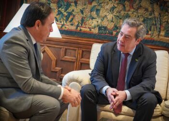 La entrada en vigor de la nueva Renta Valenciana tras el verano otorgará libros, medicinas y comedor gratis a sus beneficiarios 14 La entrada en vigor de la nueva Renta Valenciana tras el verano otorgará libros, medicinas y comedor gratis a sus beneficiarios