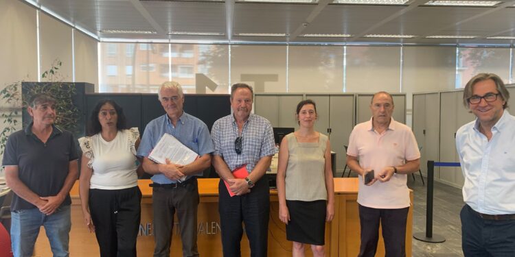 Frente común institucional y social contra el macrovertedero de Zarra: «Es un proyecto insostenible»