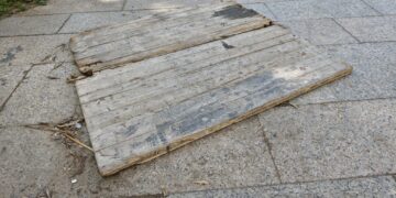 La Valencia de la Catalá: La Plaza de Santa Mónica, plaza de los caídos y las caídas