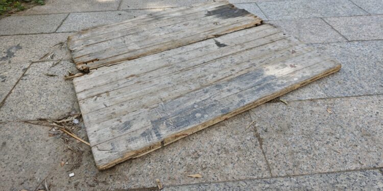La Valencia de la Catalá: La Plaza de Santa Mónica, plaza de los caídos y las caídas 1 La Valencia de la Catalá: La Plaza de Santa Mónica, plaza de los caídos y las caídas