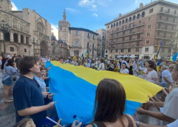 Valencia se viste de girasoles y vyshyvankas para celebrar el Día de la Independencia de Ucrania