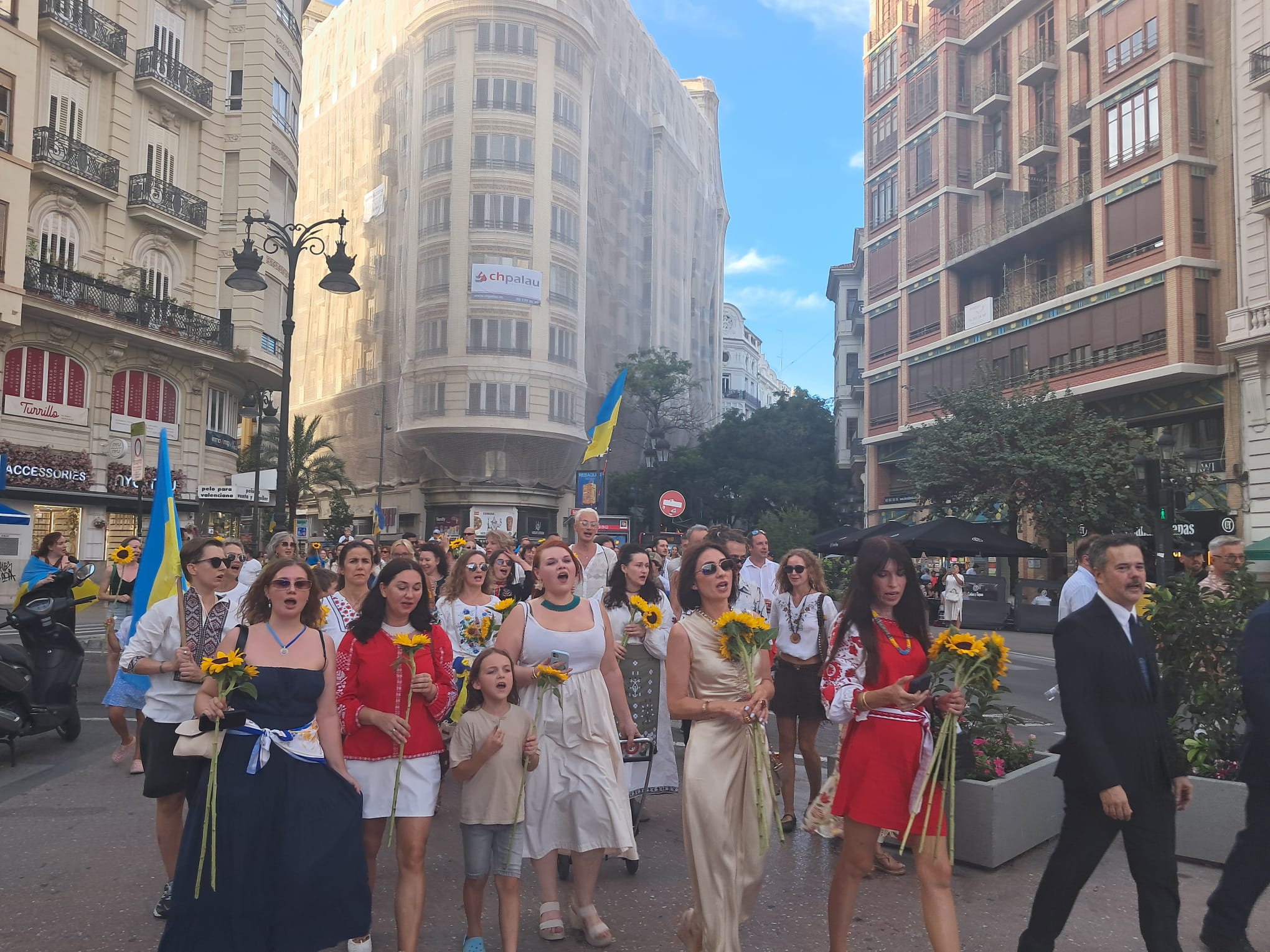 Valencia se viste de girasoles y vyshyvankas para celebrar el Día de la Independencia de Ucrania 3 WhatsApp Image 2026 08 24 at 21.46.041