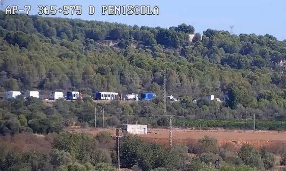Un accidente en la AP-7 a la altura de Peñíscola complica el tráfico en dirección a Tarragona 1 Un accidente en la AP-7 a la altura de Peñíscola complica el tráfico en dirección a Tarragona