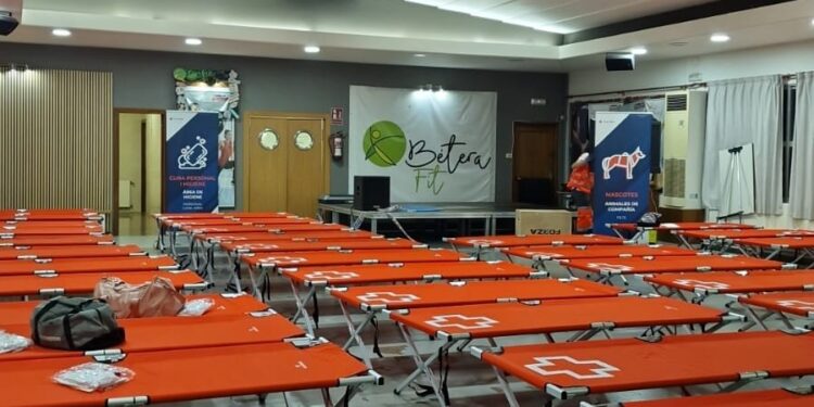 Refugio y desvelo en Bétera: Cruz Roja asiste a 38 vecinos de Gátova tras la evacuación por el #IFSegorbe 1 Refugio y desvelo en Bétera: Cruz Roja asiste a 38 vecinos de Gátova tras la evacuación por el #IFSegorbe