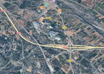Un incendio en una empresa de palets en Algar de Palància moviliza a bomberos de Valencia y Castellón por riesgo forestal 14 Un incendio en una empresa de palets en Algar de Palància moviliza a bomberos de Valencia y Castellón por riesgo forestal