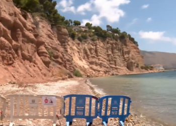 Altea encarga un estudio geotécnico en la playa de la Solsida tras registrar nuevos desprendimientos