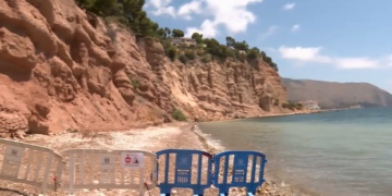 Altea encarga un estudio geotécnico en la playa de la Solsida tras registrar nuevos desprendimientos