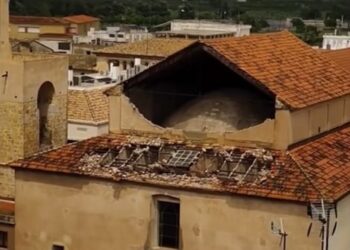 Un virulento reventón húmedo causa destrozos y rachas de viento de casi 150 km/h en la Ribera