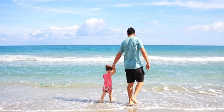 Caminar descalzo: un impulso natural para el desarrollo físico y neurológico de los niños