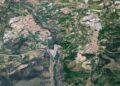 Un incendio forestal en el margen de un barranco moviliza un amplio despliegue de medios aéreos y terrestres entre Albaida y Atzeneta d'Albaida