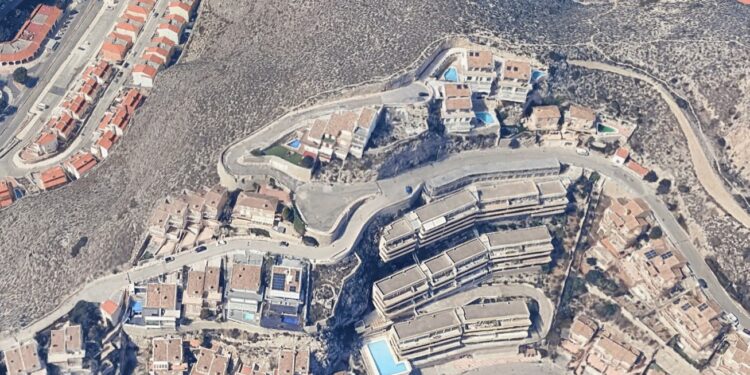 Hallan muertos a un matrimonio irlandés en el jacuzzi de un chalet de lujo en Cullera