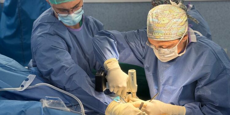 El Hospital Doctor Peset, referencia para regenerar cartílago de rodilla y tobillo con células del propio paciente 1 cirujia operacion sanidad 1