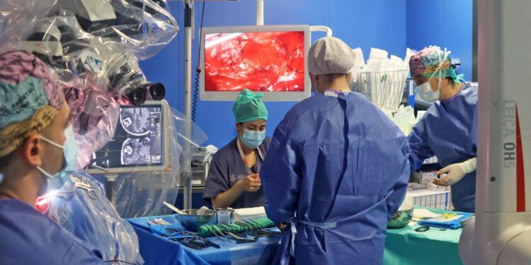 El Hospital General de Valencia supera las 50 operaciones cerebrales con el paciente despierto para preservar el habla y el movimiento 1 creaneotomia paciente despierto operacion El Hospital General de Valencia h