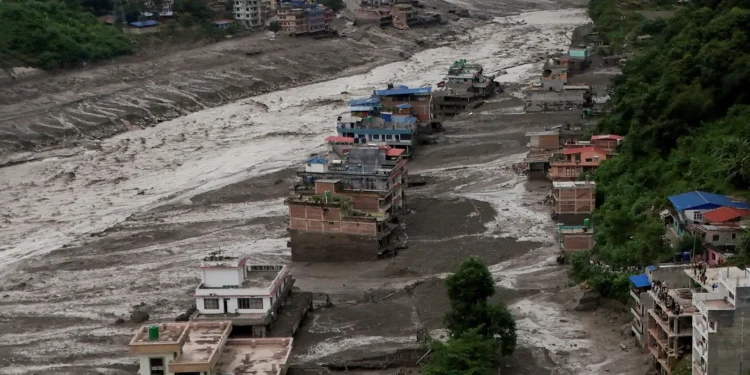 Cuatro españoles, entre los casi 1.400 desaparecidos por la devastadora riada del Himalaya que deja al menos 180 muertos 1 Cuatro españoles, entre los casi 1.400 desaparecidos por la devastadora riada del Himalaya que deja al menos 180 muertos