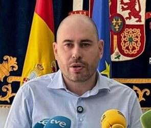 El Delegado del Gobierno en Ceuta ahora desmiente al propio BOE después de acusar a la Ministra de Defensa de mentir 14 El Delegado del Gobierno en Ceuta ahora desmiente al propio BOE después de acusar a la Ministra de Defensa de mentir