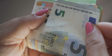 La economía valenciana acelera y crece un 0,8 % en el segundo trimestre, por encima de la media española