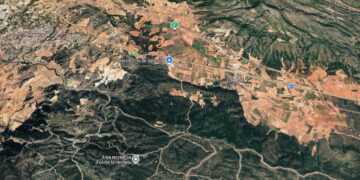 Un camión arde en la A-3 a la altura de Requena y moviliza a los servicios de emergencia