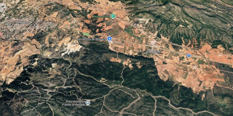 Un camión arde en la A-3 a la altura de Requena y moviliza a los servicios de emergencia 1 Un camión arde en la A-3 a la altura de Requena y moviliza a los servicios de emergencia