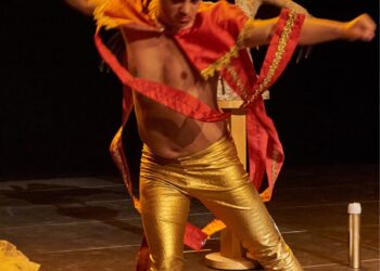 El bailarín Eros Recio triunfa en Navarra con el estreno de su obra sobre César Borgia
