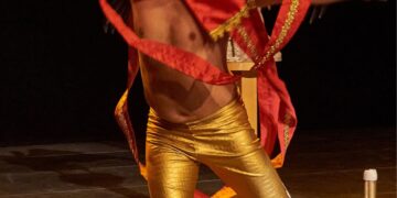 El bailarín Eros Recio triunfa en Navarra con el estreno de su obra sobre César Borgia