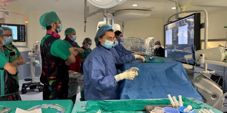 Pérez Llorca destaca que los 27 hospitales públicos valencianos ya operan los casos más urgentes en menos de 30 días 1 hospitales de la red publica valenciana intervienen a los pacientes