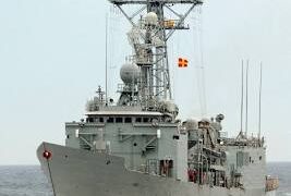 Defensa protege las aguas de Ceuta con dos fragatas ante la alerta por posibles entradas masivas