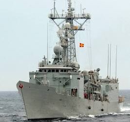 Defensa protege las aguas de Ceuta con dos fragatas ante la alerta por posibles entradas masivas 18 Defensa protege las aguas de Ceuta con dos fragatas ante la alerta por posibles entradas masivas