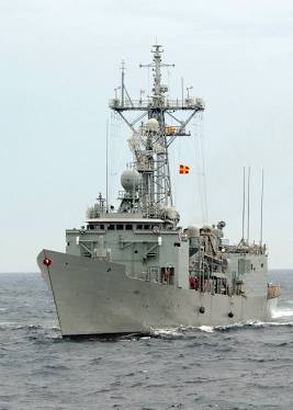 Defensa protege las aguas de Ceuta con dos fragatas ante la alerta por posibles entradas masivas 1 Defensa protege las aguas de Ceuta con dos fragatas ante la alerta por posibles entradas masivas