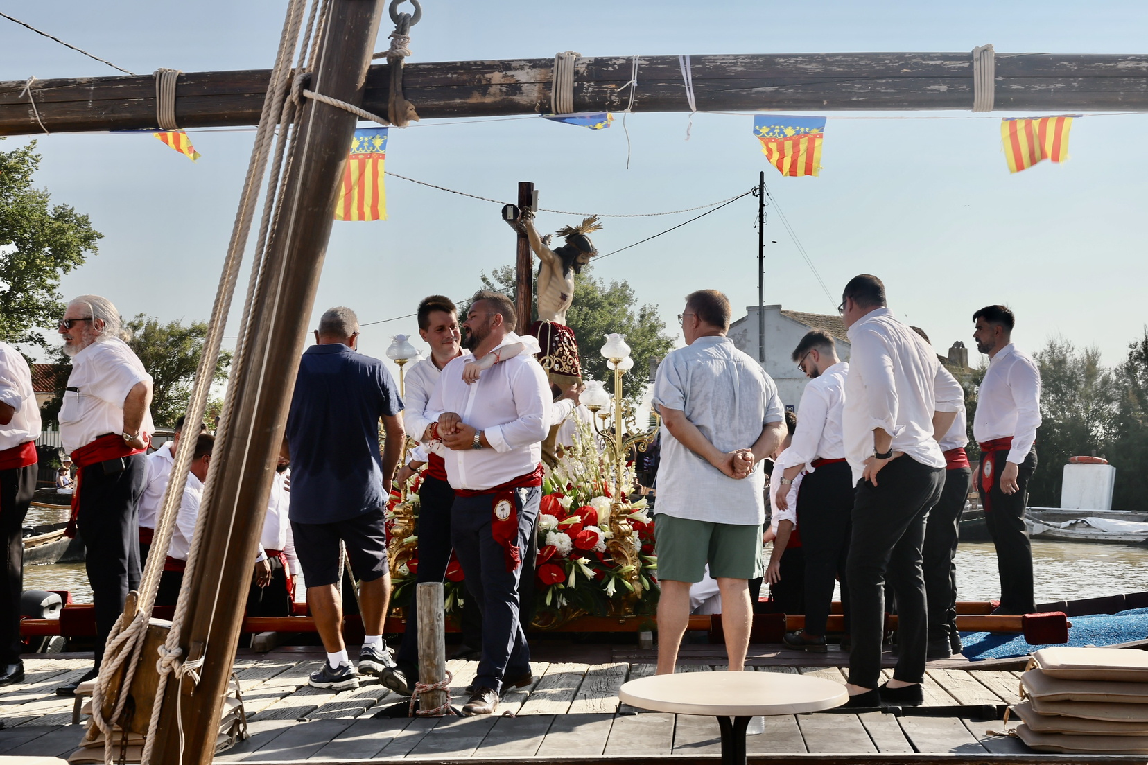 El Palmar revive su devoción acuática en la multitudinaria Romería del Cristo de la Salud 3 image000334