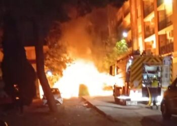 Susto nocturno en Patraix por el incendio de varios contenedores 14 Susto nocturno en Patraix por el incendio de varios contenedores