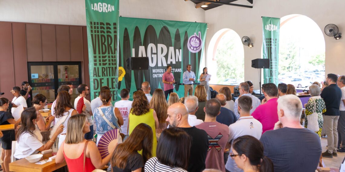 Ontinyent inaugura la segunda edición de 'La Gran' y consolida el Museo del Textil como punto de encuentro de los Moros y Cristianos
