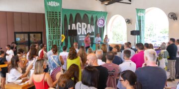 Ontinyent inaugura la segunda edición de 'La Gran' y consolida el Museo del Textil como punto de encuentro de los Moros y Cristianos