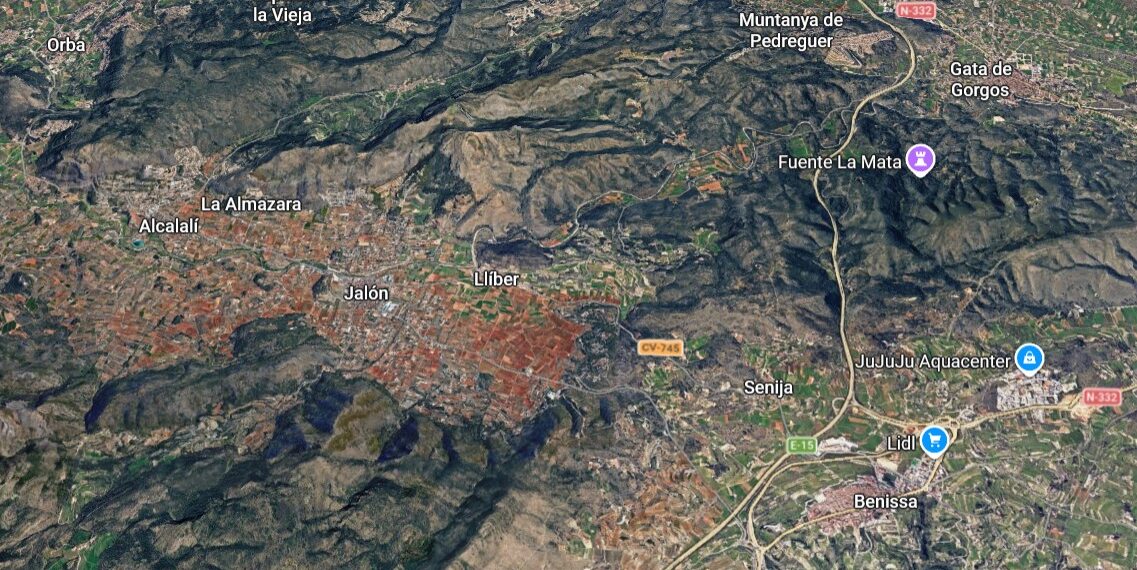 Los servicios de emergencia se movilizan por un incendio forestal en Llíber