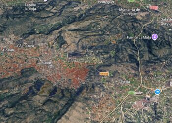 Los servicios de emergencia se movilizan por un incendio forestal en Llíber