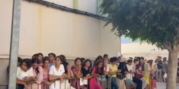 Caos, tensión y cifras en entredicho: la desesperada situación de miles de menores migrantes desborda a Ceuta