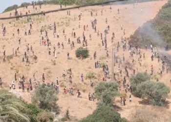 Despliegue policial marroquí en Castillejos tras una ola de convocatorias masivas para asaltar la frontera de Ceuta