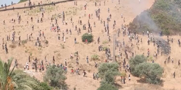 Despliegue policial marroquí en Castillejos tras una ola de convocatorias masivas para asaltar la frontera de Ceuta