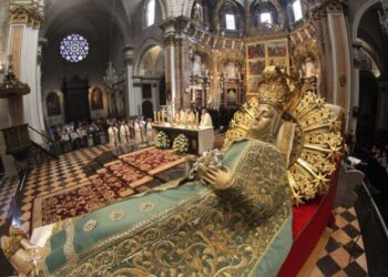 La Asunción en Valencia: la histórica procesión de 1352 y las fiestas que llenan de tradición el 15 de agosto 14 misa asuncion int0 750x400 1