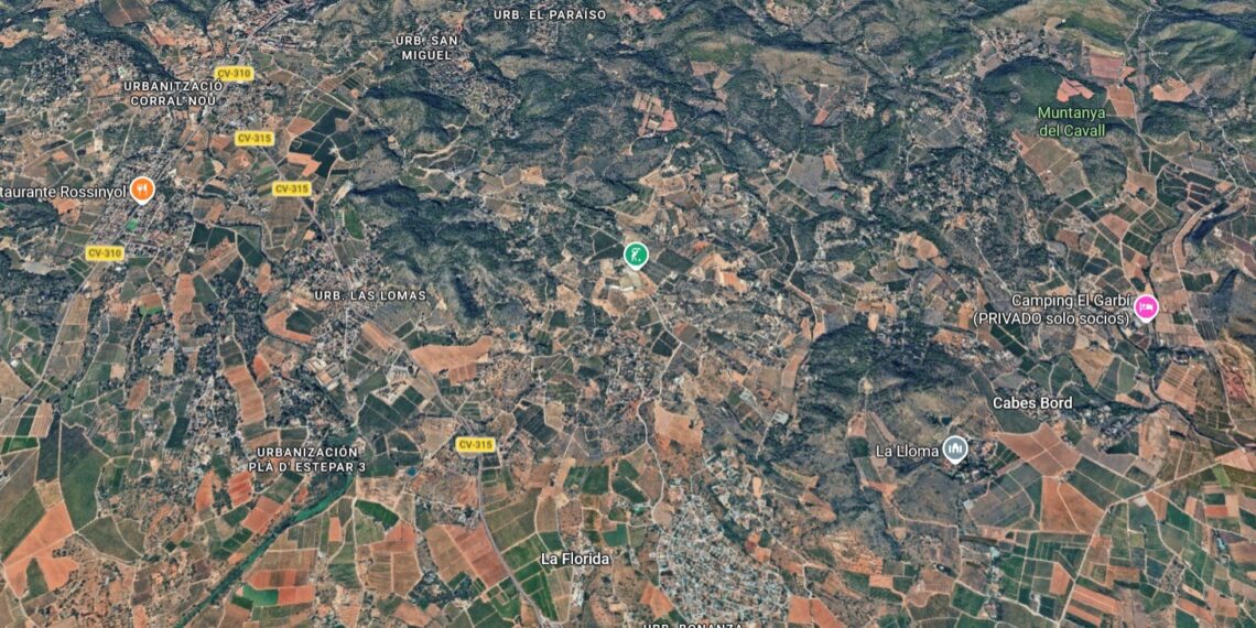 Movilizados medios aéreos y terrestres para atajar un incendio forestal en Náquera