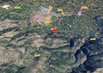 Movilización urgente de medios aéreos y terrestres por un incendio forestal junto al Castillo de Ambra en Pego 14 Movilización urgente de medios aéreos y terrestres por un incendio forestal junto al Castillo de Ambra en Pego