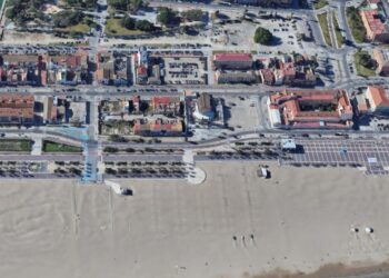 Investigan una violenta reyerta multitudinaria de madrugada en el paseo de la Malvarrosa