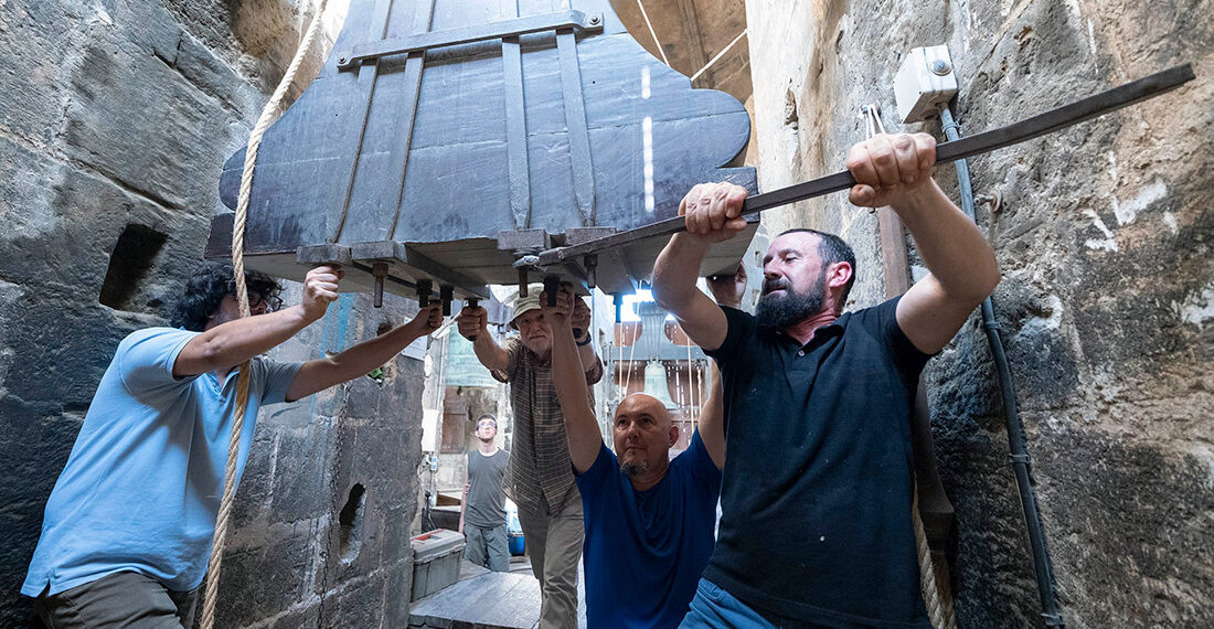 El Miguelete revive el 'repret', el rito medieval para asegurar las campanas en el día más caluroso del año 1 El Miguelete revive el 'repret', el rito medieval para asegurar las campanas en el día más caluroso del año