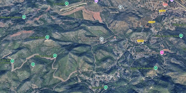 Desplegado un dispositivo aéreo y terrestre para combatir un incendio forestal en Gilet 1 Desplegado un dispositivo aéreo y terrestre para combatir un incendio forestal en Gilet
