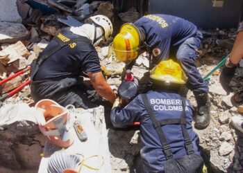 Exteriores busca a 164 españoles no localizados tras el potente terremoto en Colombia