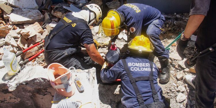 Exteriores busca a 164 españoles no localizados tras el potente terremoto en Colombia