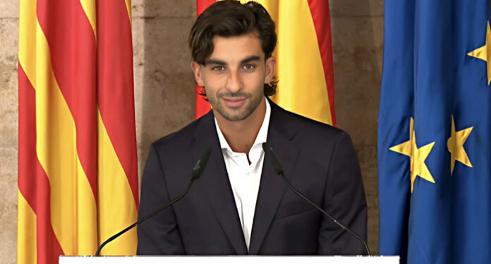 Ferran Torres y Álex Grimaldo recibirán la Alta Distinción de la Generalitat el 9 de Octubre 1 tor 696x440 1