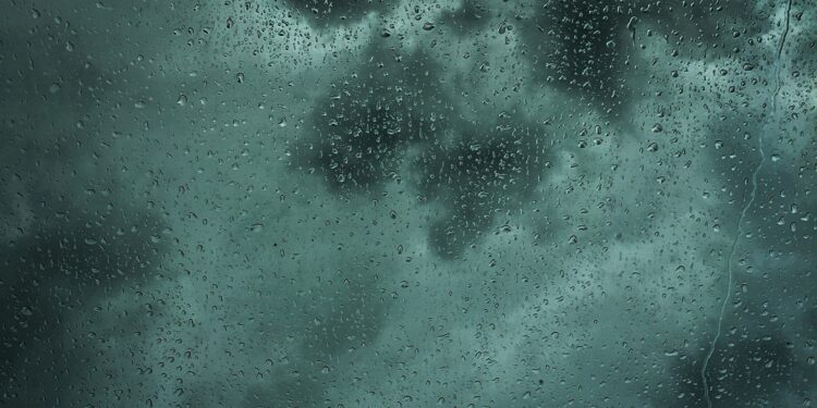El Ayuntamiento de Valencia cierra parques y jardines ante la alerta naranja por lluvias y tormentas 1 El Ayuntamiento de Valencia cierra parques y jardines ante la alerta naranja por lluvias y tormentas